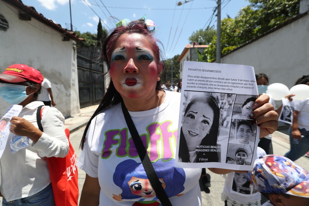 Charquito, Chispita. Buscan a payasos, Payasos, Violencia en Guatemala, desapariciones en Guatemala 