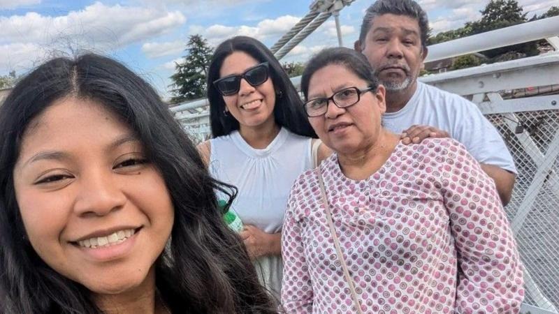 Ivania Rodríguez Sánchez, de 24 años, y Karla Rodríguez Sánchez, de 26, huyeron en 2019 con sus padres de El Salvador. (Foto Prensa Libre: BBC Mundo Internacional)